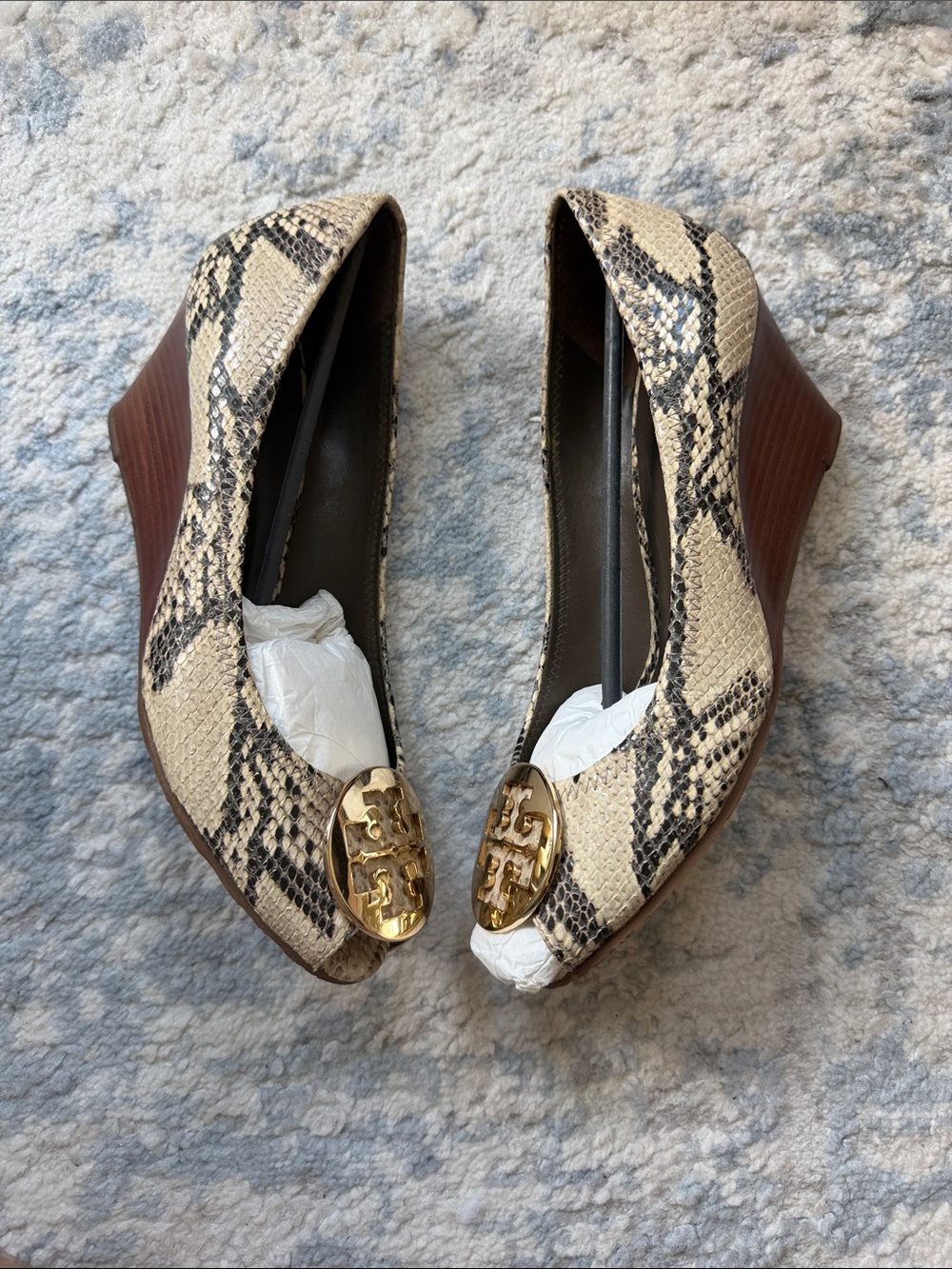 Tory Burch Natural Snake-Print Wedge Peep-Toe with Gold Logo - Picture 6 of 7